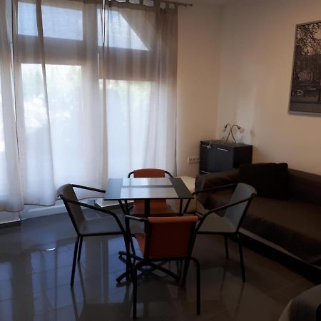 Kertvarosi Apartman II Tiszaújváros Eksteriør billede