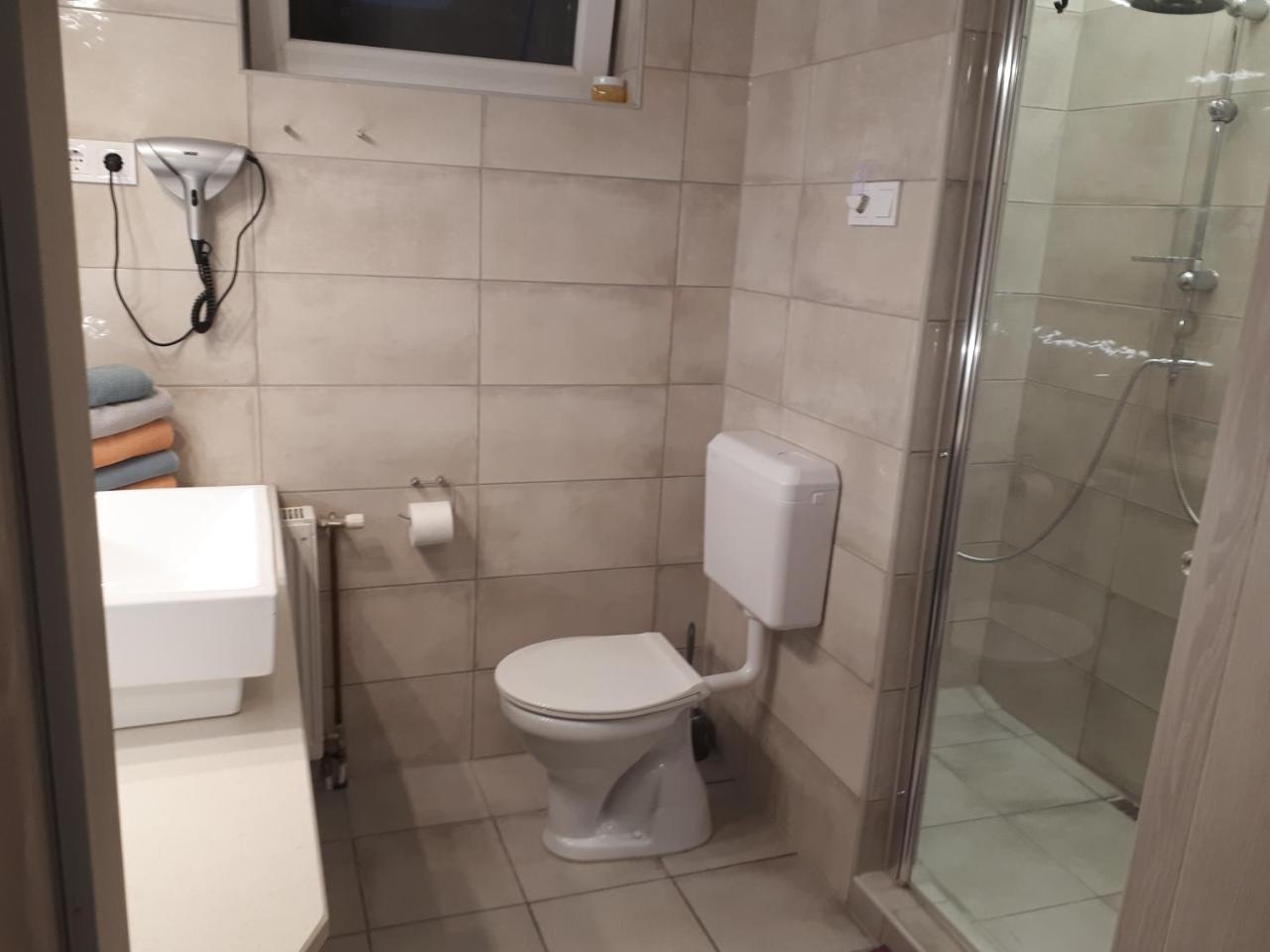 Kertvarosi Apartman II Tiszaújváros Eksteriør billede